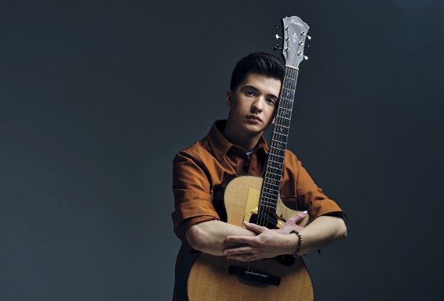 Marcin Patrzałek, znakomity gitarzysta z Kielc, da koncert w rodzinnym mieście.