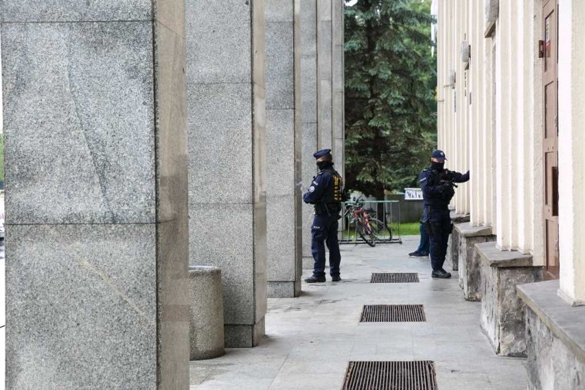 Policjanci, wchodząc na teren TS Wisły, szykowali się na...