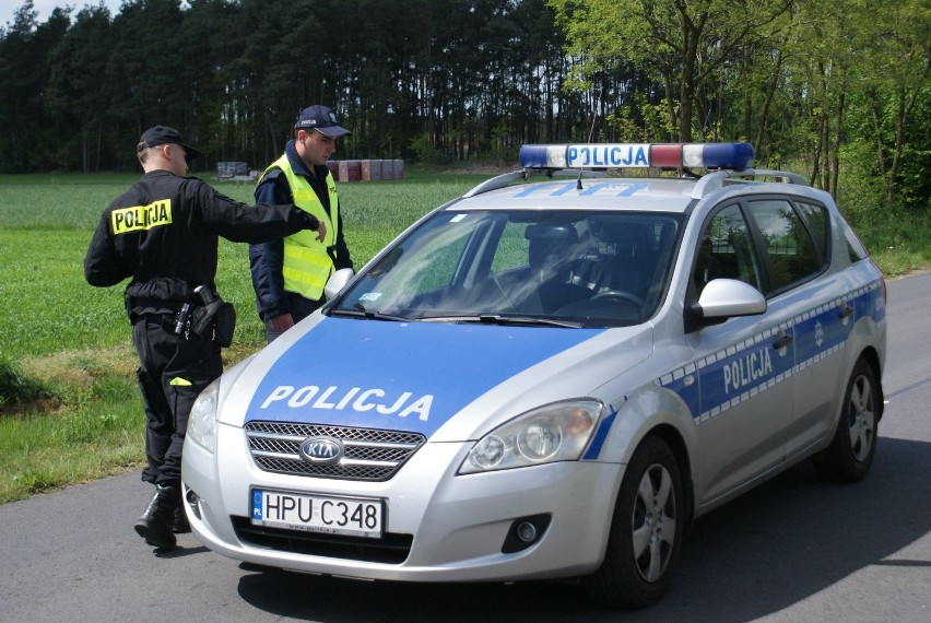 Pod Kaliszem policjanci ostrzelali złodziei samochodów [ZDJĘCIA, FILM]