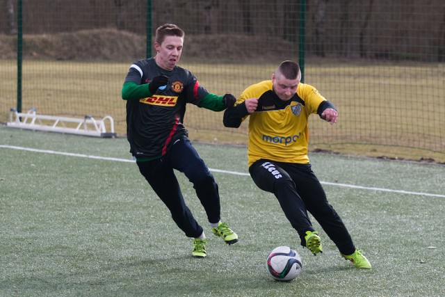 Kępicka Garbarnia dobrze zagrała na sztucznym boisku w Słupsku, gdzie wygrała ze słupską Victorią 5:1 (1:1). Strzelcy goli dla Kępic: Dominik Szczepkowski - 2, Mateusz Słumiński, Karol Kostuch i Michał Michalak. Dla Victorii gola strzelił Jakub Witek.