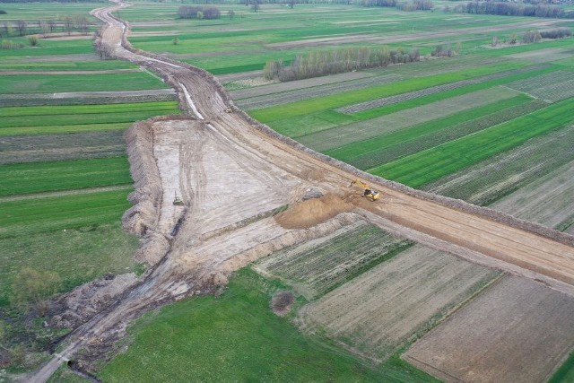 Trwa budowa nowego, blisko 3 kilometrowego odcinka drogi gminnej łączącej Bieliny z Porąbkami, tak zwanej "porąbczańskiej".