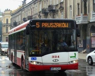 Teraz pasażerów linii numer 5, ale także 1, 2, 6 i 26 wożą autobusy ITS Michalczewski. Umowa z przewoźnikiem wygasa w lipcu przyszłego roku. Miasto szuka już nowego operatora.