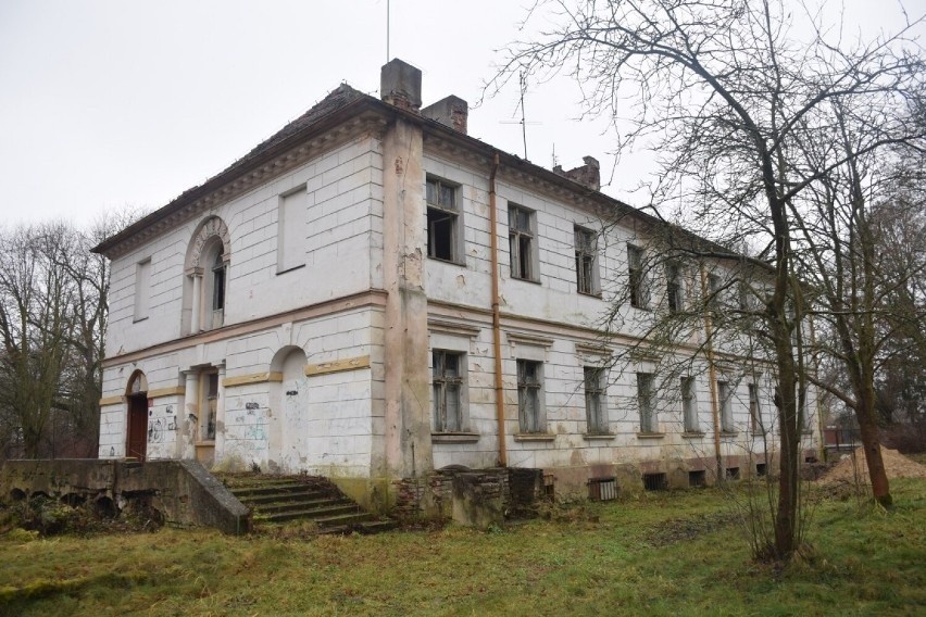 Około 30 kilometrów od Konina w Grodźcu stoi opuszczony od...