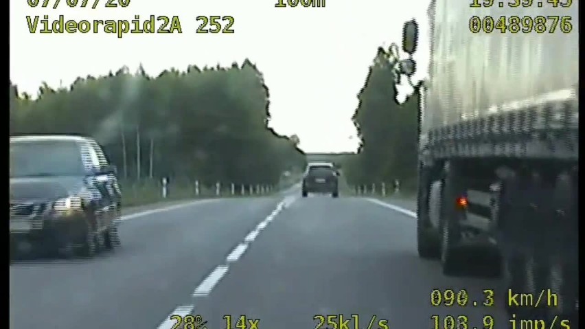 Podcisówek. Litewski kierowca porsche stanie przed sądem za niebezpieczne manewry na dk 8 (wideo)