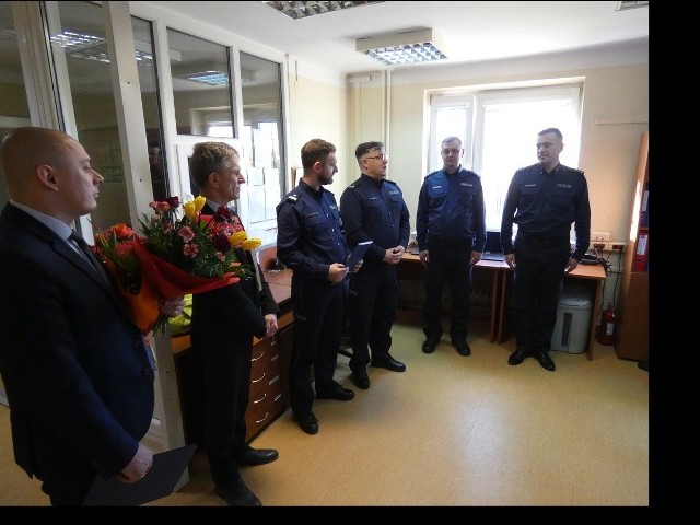 Podczas środowej uroczystości. Drugi od prawej nowy komendant sędziszowskiej policji komisarz Paweł Abramowicz
