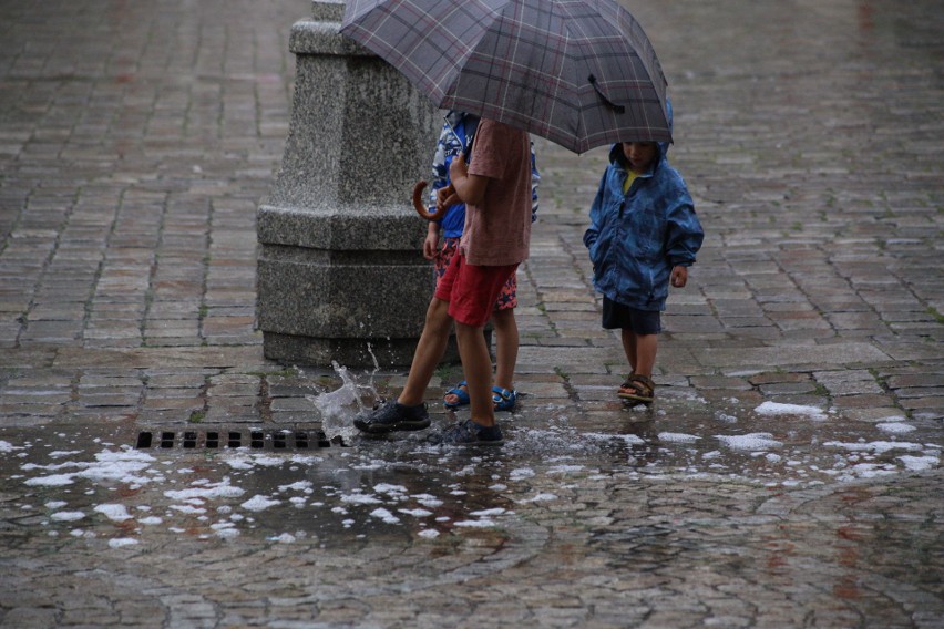 Nad Wrocławiem zaczęło padać w sobotę około godziny 17