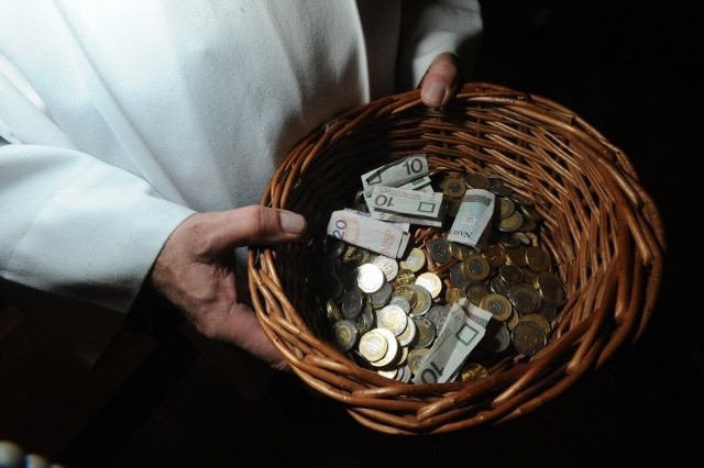 Księża przyznają, że większe pieniądze na tacy są głównie przy specjalnych zbiórkach, najczęściej na ekstrapotrzeby parafii.