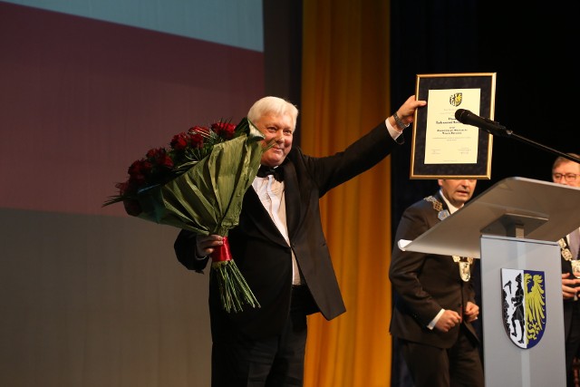 W czwartek, w czasie uroczystej sesji rady miasta, która odbyła się w Operze Śląskiej, wręczono tytuł Honorowego Obywatela Bytomia Tadeuszowi Serafinowi - wieloletniemu dyrektorowi opery