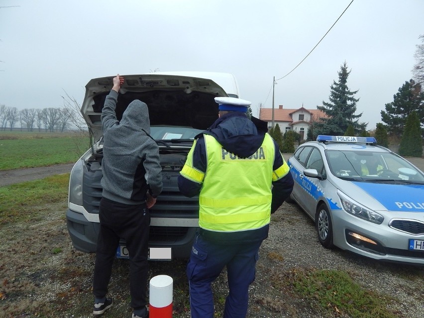 Radziejowscy policjanci sprawdzili, kto nas truje, jeżdżąc niesprawnymi samochodami po drogach powiatu