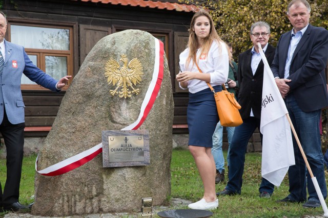 Maria Andrejczyk z uśmiechem posadziła bukszpan - swój wawrzyn. W Rio de Janeiro od brązowego medalu dzieliły ją... 2 cm.