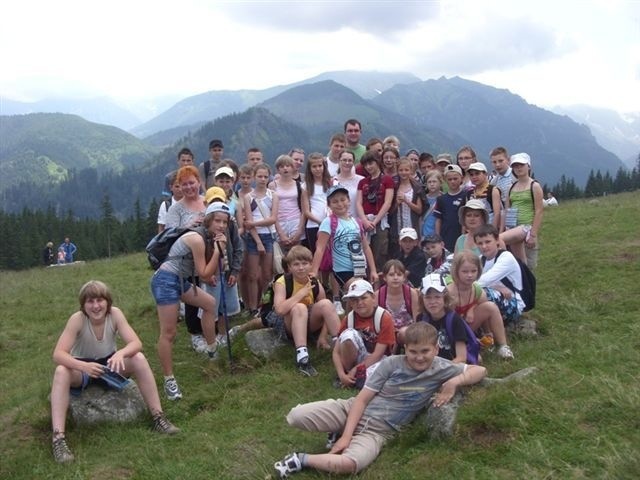 Zmęczone, ale szczęśliwe dzieci podziwiały piękno polskich gór.