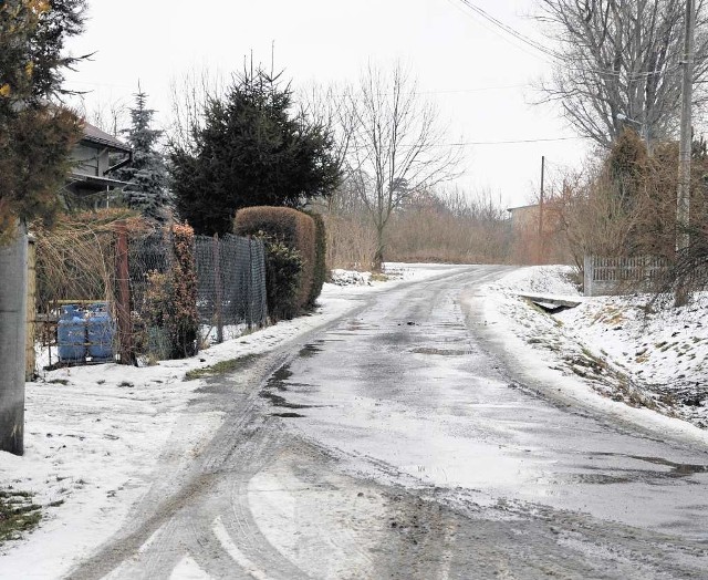 Część pieniędzy ze sprzedaży działki mieszkańcy chcą przeznaczyć na remont drogi przez Szreniawę