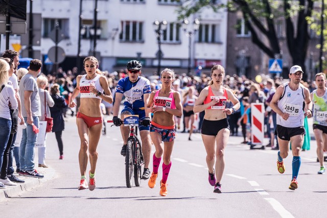 Do startu 6. PKO Białystok Półmaratonu został niecały miesiąc.13 maja na ulicach naszego miasta będzie ścigać się tysiące biegaczy. Można jeszcze do nich dołączyć, ale trzeba się śpieszyć. Znamy też trasę biegową.