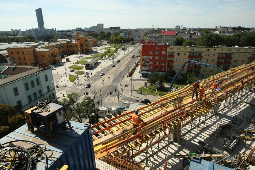 Wrocław: Krzywa wieża obok dworca. Nowy hotel ożywi okolicę? (ZDJĘCIA, WIZUALIZACJE)