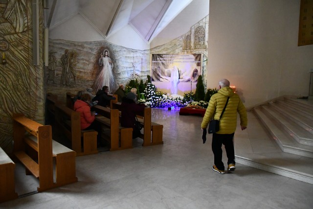 Czuwanie przy grobie Pańskim w kościele pod wezwaniem świętego Brata Alberta w Busku.