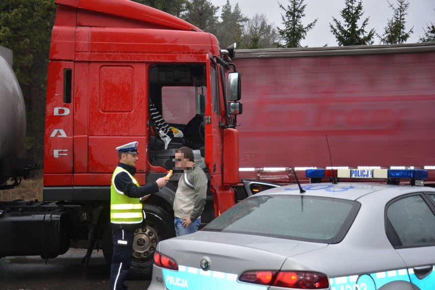 Działania Truck-Bus. Policja kontroluje ciężarówki i dostawczaki (zdjęcia)