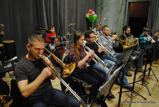 Strzelecka Orkiestra Dęta na nowych instrumentach gra już od lutego 2015 r.