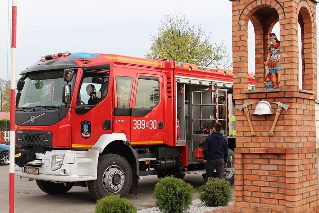 W samochodzie jest miejsce dla sześcioosobowej załogi, zamontowana jest klimatyzacja i system łączności radiowej