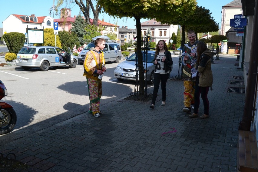 Wilamowskie śmiergusty 2014, czyli leją od samego rana