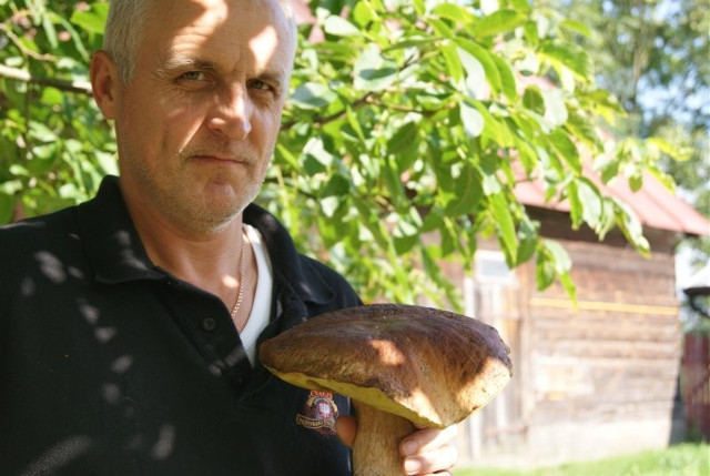 Pan Dariusz z borowikiem - gigantem