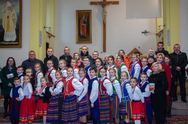 Szkolny zespół z Mirowa wystąpił z koncertem w kościele w Gąsawach Rządowych.