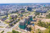 Pierwsza Dzielnica. Największy apartament na ostatnim piętrze sprzedany. Z placu budowy znikną żurawie. Budynki mają już docelową wysokość