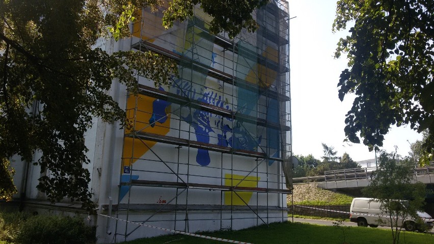 Sosnowiec: mural z nosorożcem powstaje przy wejściu do Parku Sieleckiego [ZDJĘCIA]