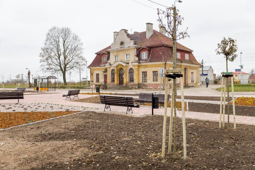 Mońki. Piękniejsze oblicze miasta. Odnowiony skwer przy dworcu kolejowym i nowy plac zabaw przy Al. Niepodległości