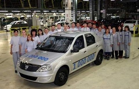 Dacia Logan z numerem 1000000 w zakładzie w Pitesti