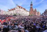 Gitarowy Rekord Świata we Wrocławiu pobity! Tłumy gitarzystów i pasjonatów muzyki na rynku. Zagrało prawie 8 tysięcy osób!