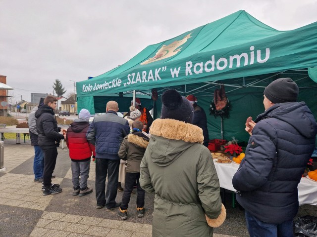 Mieszkańcy odwiedzali w niedzielę 17 grudnia, Świąteczny Jarmark Tradycji w Przytyku.