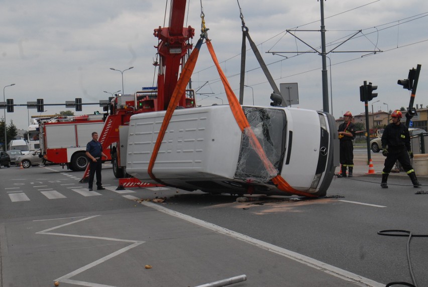 Kraków. Poważny wypadek na ul. Lipskiej [ZDJĘCIA]