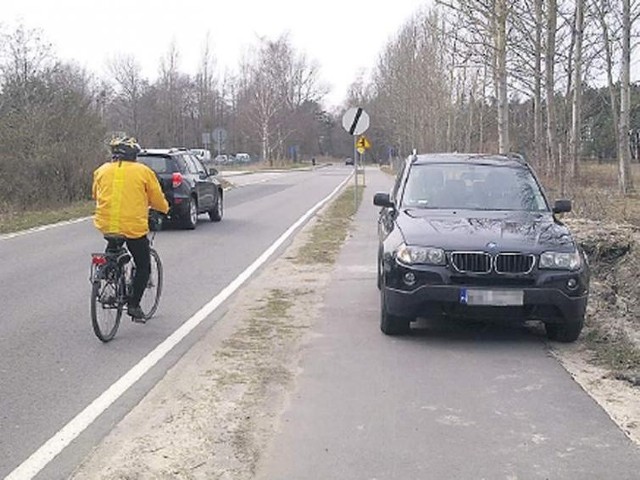 Unieście - Łazy: Ścieżka rowerowa to nie parking