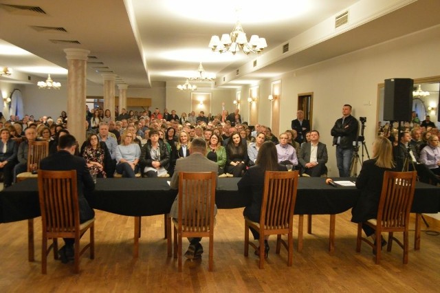 W niedzielę 17 marca w hotelu Stary Młyn odbyła się debata kandydatów na urząd burmistrza miasta i gminy Suchedniów. Więcej na kolejnych zdjęciach