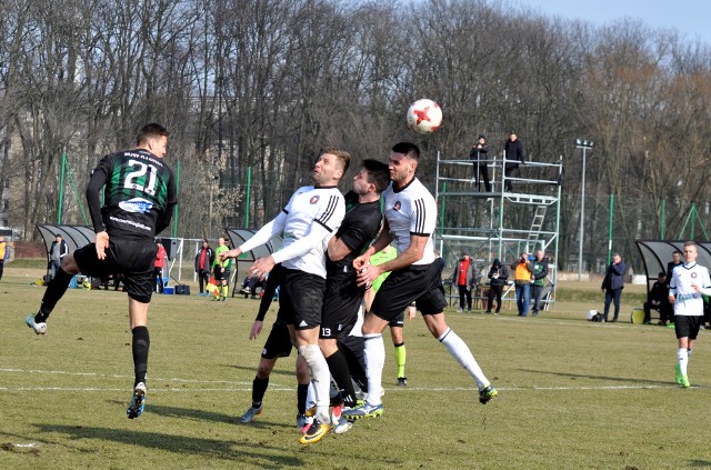 Garbarze (w jasnych koszulkach) nie popisali się w sobotnim meczu