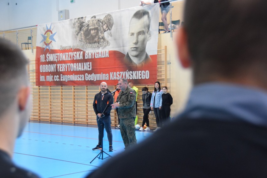 Futsal. W Kielcach odbyły się zawody o Puchar Dowódcy 10. Świętokrzyskiej Brygady Obrony Terytorialnej. Zobacz zdjęcia