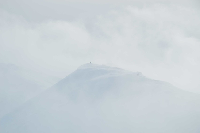 Tatry. Kasprowy Wierch oblężony przez narciarzy i turystów [ZDJĘCIA]