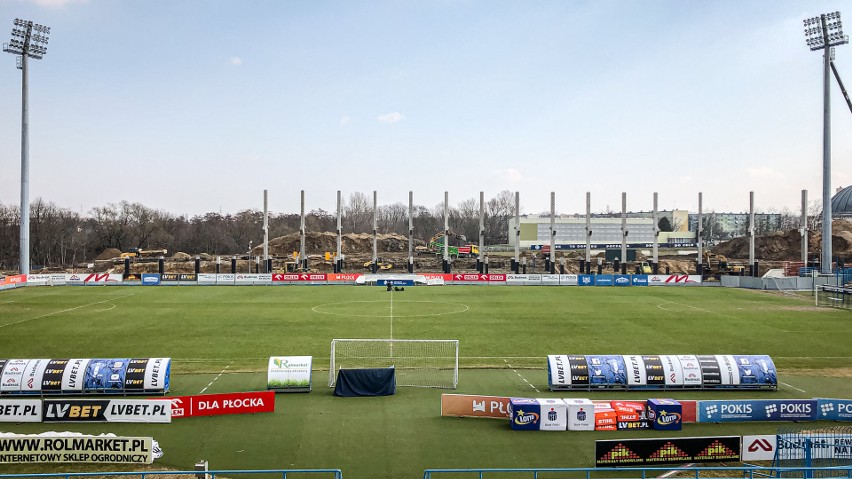 Na nowym stadionie w Płocku rośnie trybuna wschodnia