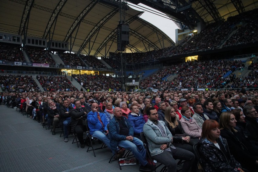 25 tys. widzów oklaskiwało sobotniego wieczoru na Stadionie...