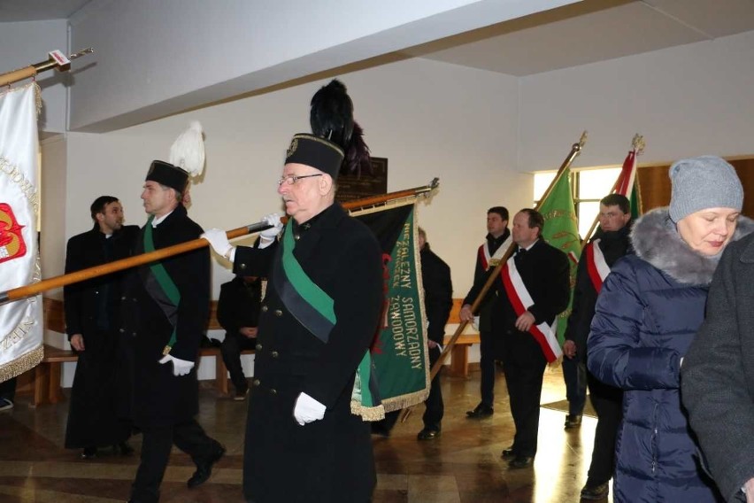 Mszą św., złożeniem kwiatów pod obeliskiem w Radłówku i na...