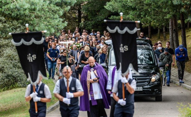 Organizując pogrzeb trzeba liczyć się ze sporymi kosztami