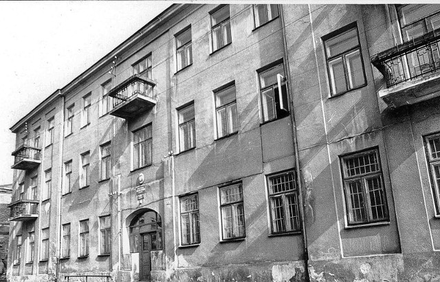 Pierwsza siedziba uczelni, wówczas Kielecko-Radomskiej Wieczorowej Szkoły Inżynierskiej, przy ulicy Kościuszki w Kielcach, w latach 1965-1967.