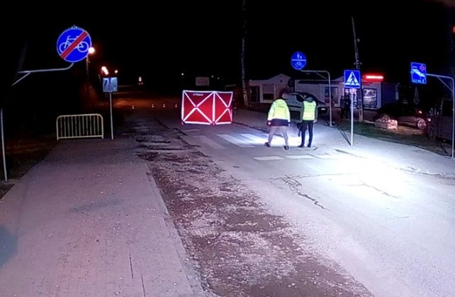 Śmiertelny wypadek w Tuszynie. Nie żyje mężczyzna potrącony przez samochód osobowy ZDJĘCIA