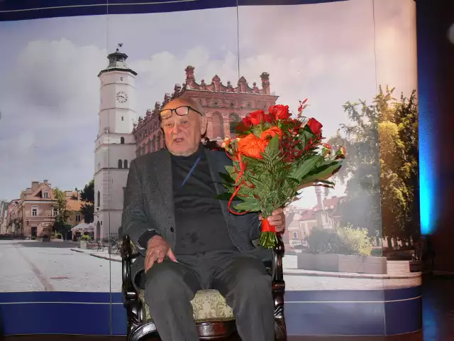 Honorowe odznaczenie otrzymał Zbigniew Gąsowski, założyciel i wieloletni prezes Stowarzyszenia „Loara-Wisła”, który ma wybitne zasługi w rozwoju tradycyjnej żeglugi i szkutnictwa na Loarze i Wiśle