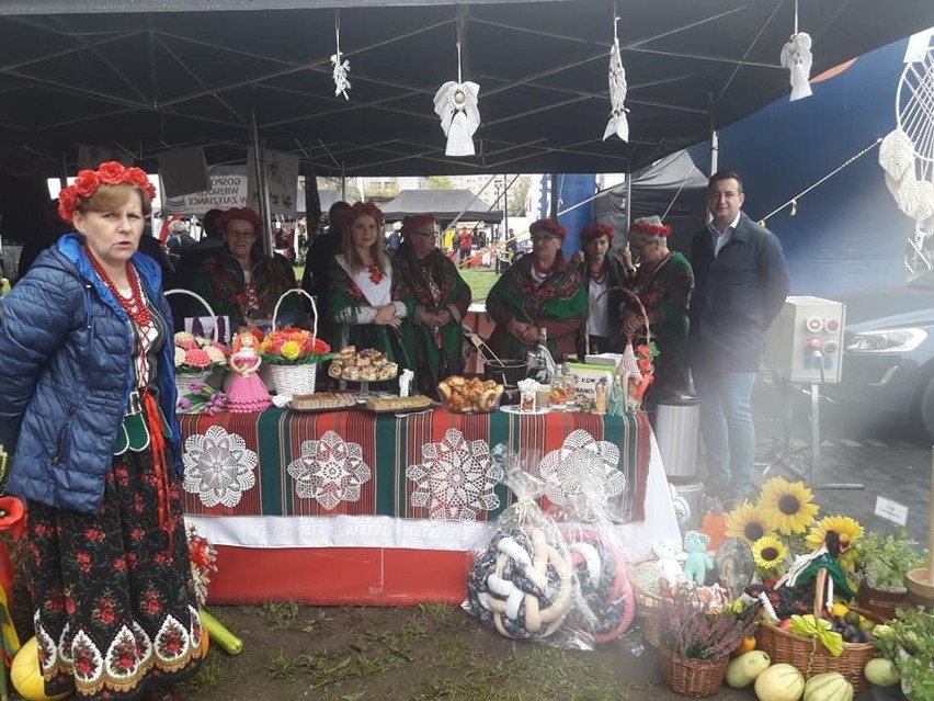 Koło Gospodyń Wiejskich z Umianowic zdobyło dwa wyróżnienia na festiwalu w Ostrowcu. Hitem była nalewka