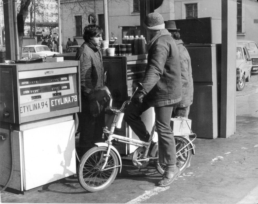 Marzec 1984 roku, stacja benzynowa przy Dworcu Głównym