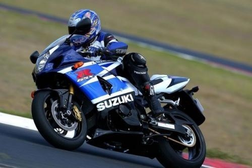 Fot. Suzuki: Profesjonalne prowadzenie motocykla to efekt długiej nauki