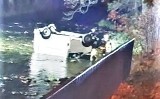 Pijany 41-latek dachował busem w rzece. Groźny wypadek w Lądku-Zdroju [ZDJĘCIA]