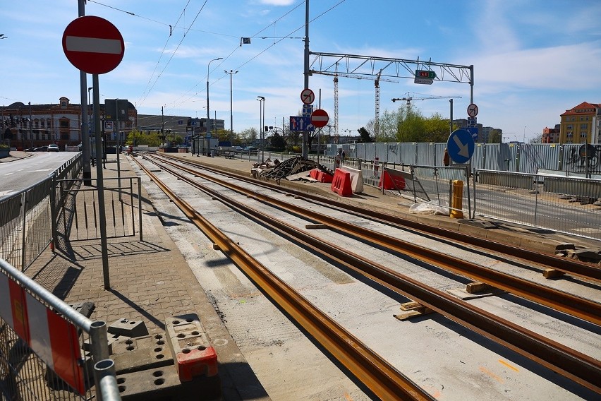 MPK Wrocław wymienia rozjazdy i torowiska. Tymczasem ZDiUM...