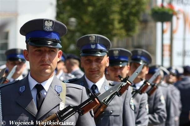 Tak prezentowałą się kompania reprezentacyjna policji w 2009 roku